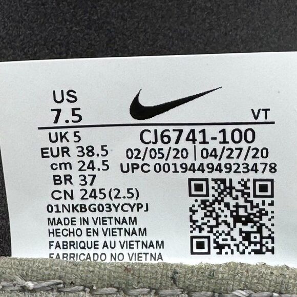 Wmns Nike Air VaporMax 2020 Flyknit 'Summit White' - Picture 9 of 10